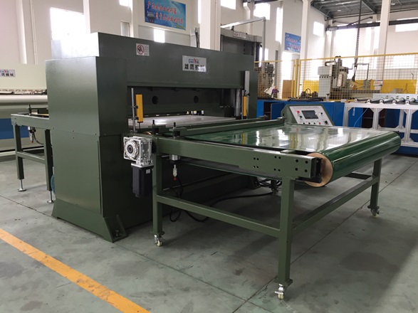 XYJ－3/120、150 偽裝布整板自動送料裁斷機(jī)